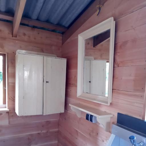 Pipowagen Elsebein Groningen Westerwolde unieke ligging met eigen tuin en vrij uitzicht over veld naar natuurgebied Onstwedde Buitenkant foto
